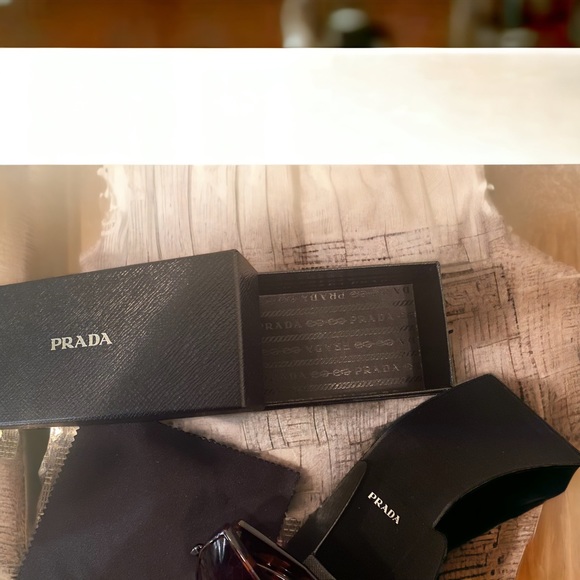 Prada EUC Fashion Sunglasses Tortoise / Brown Gradient Lens - Picture 10 of 10